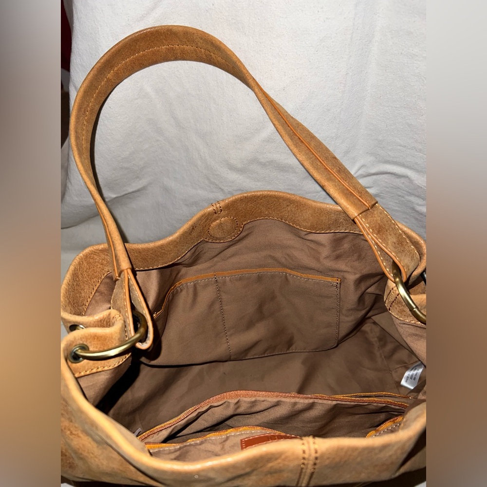 HOBO Classic buffed Leather Shoulder Bag - Women - Picture 7 of 8